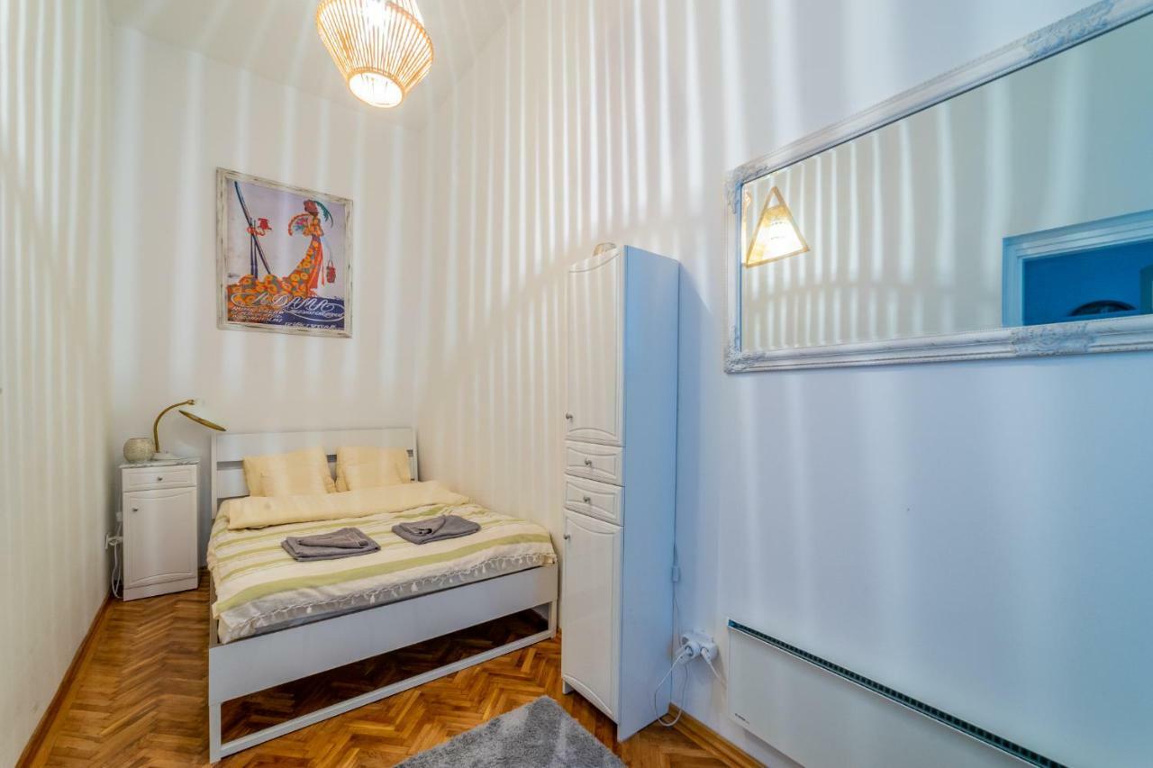 Gabi'S Central Broadway Nest @ Nagymezo Str Budapesta Exterior foto