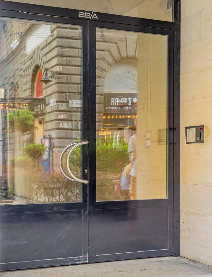 Gabi'S Central Broadway Nest @ Nagymezo Str Budapesta Exterior foto